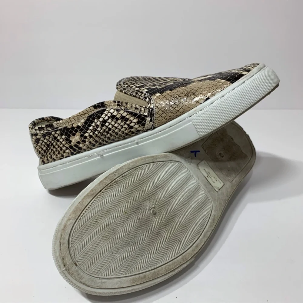 Adorable EUC Altar’d‎ State snakeskin print loafers